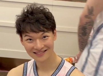 b体育官网-王哲林打趣：明年全明星我也要当扣篮王，三分大赛也可以参加