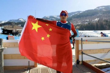 b体育-米兰冬残奥会首个比赛日，国歌响彻意大利泰塞罗越野滑雪体育场｜米兰冬残奥会特别报道