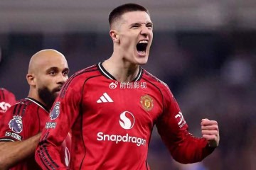 b体育app-卡里克妙手回春！曼联妖星替补三连杀，红魔DNA正在苏醒|斯洛文尼亚足球队|托马斯-卡里克|索尔斯克亚|谢什科|埃弗顿_新浪体育_新浪新闻